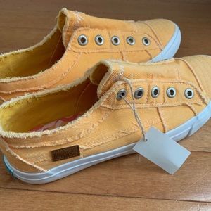 NWT BLOWFISH MALIBU Size 10 Women’s Yellow Slip On Fashion Sneakers